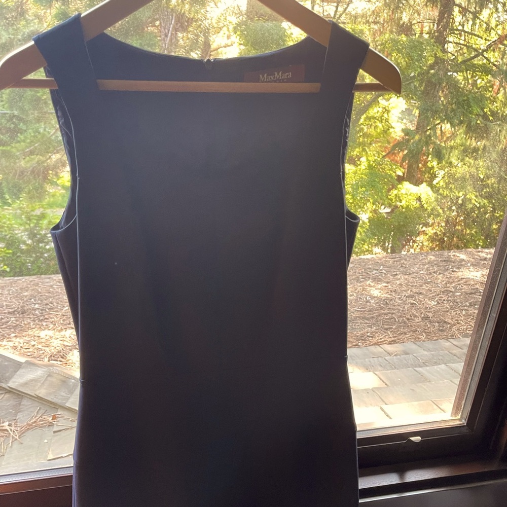 Max Mara perfect midi dress for work or event in navy blue size worn twice